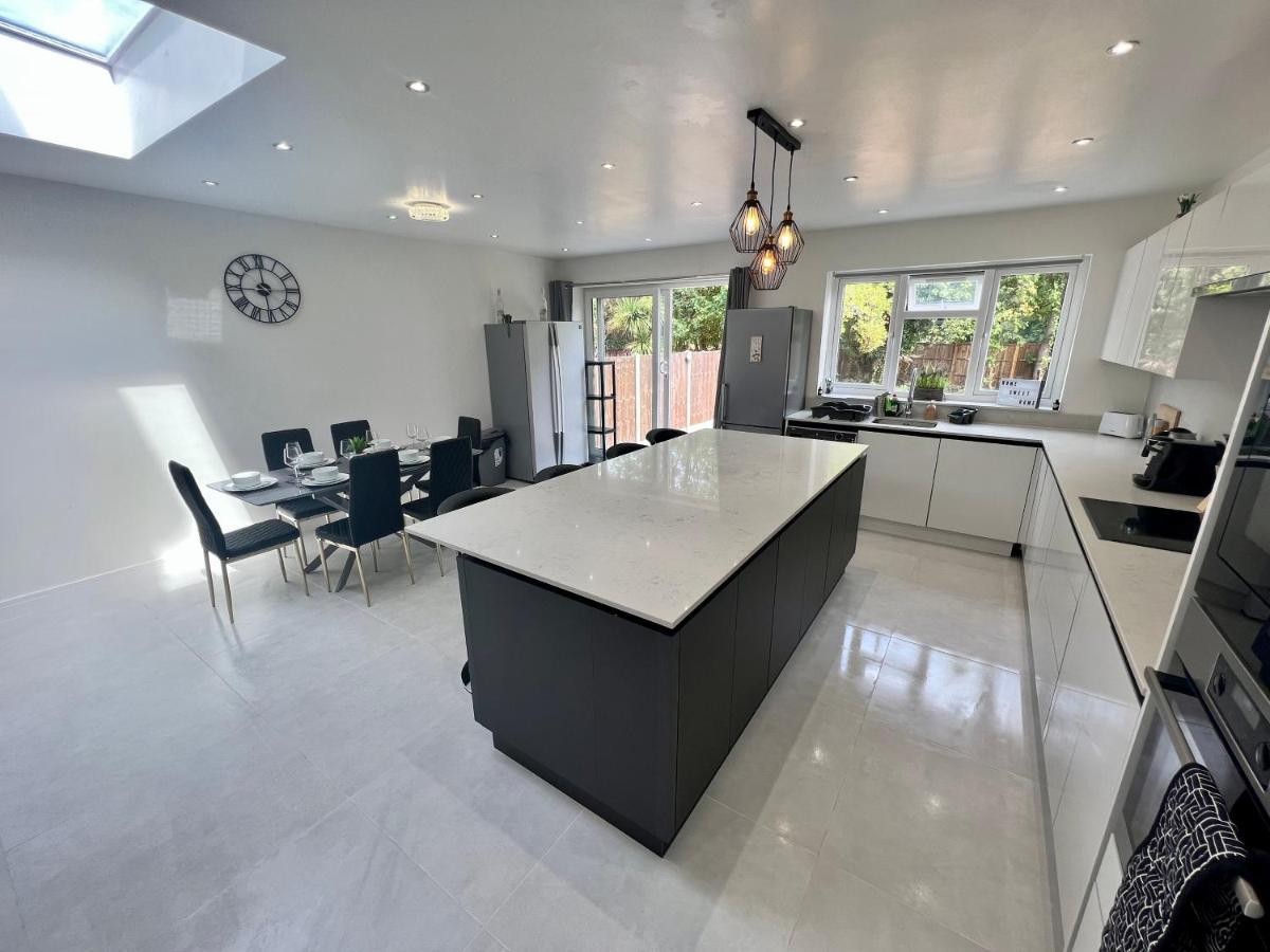 Wembley Stadium 5 Star Brand New Luxury Sleeps 14 With Parking Villa ลอนดอน ภายนอก รูปภาพ