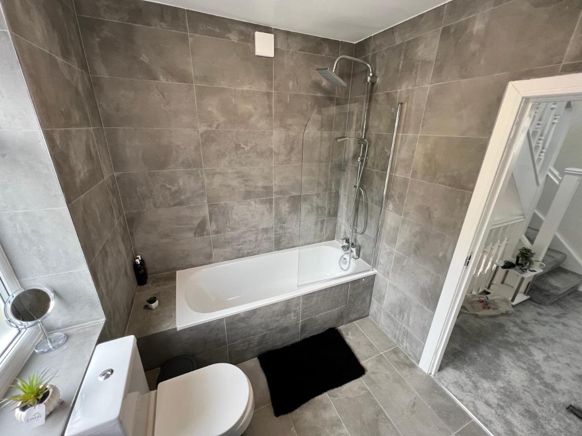 Wembley Stadium 5 Star Brand New Luxury Sleeps 14 With Parking Villa ลอนดอน ภายนอก รูปภาพ