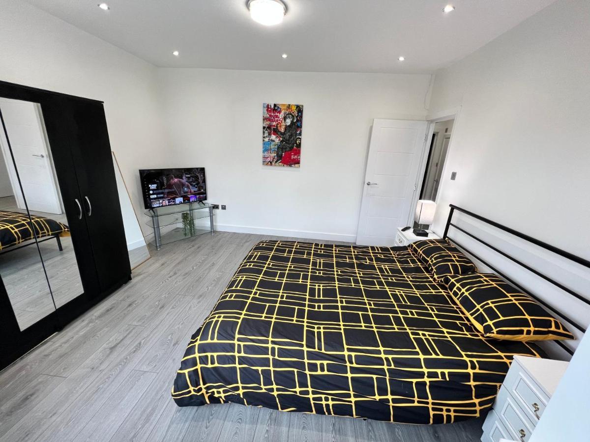 Wembley Stadium 5 Star Brand New Luxury Sleeps 14 With Parking Villa ลอนดอน ภายนอก รูปภาพ